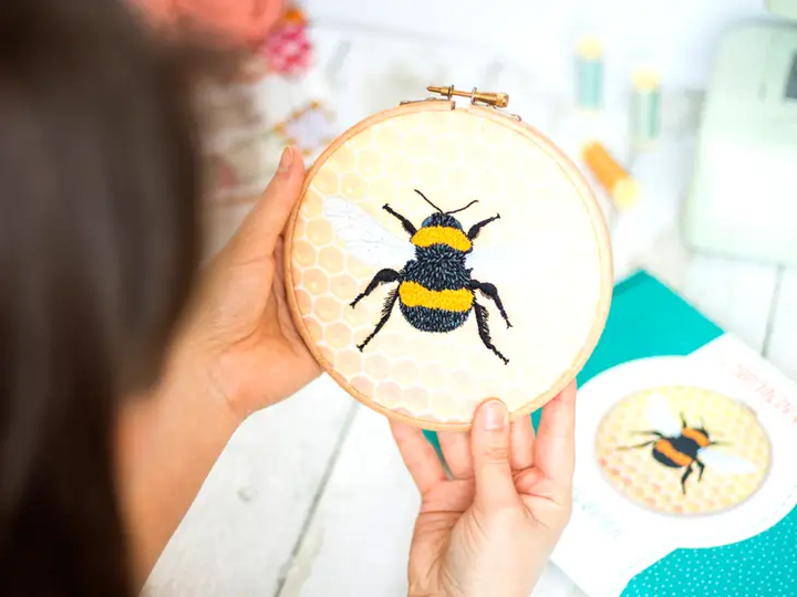 Oh Sew Bootiful Hoop Embroidery Kit - Bumblebee