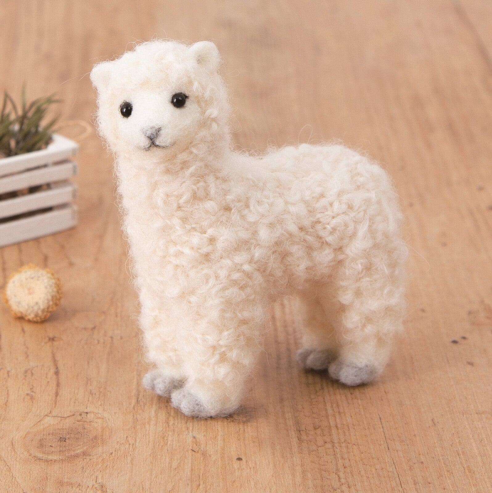 Hamanaka Needle Felting Kit - Alpaca (English)
