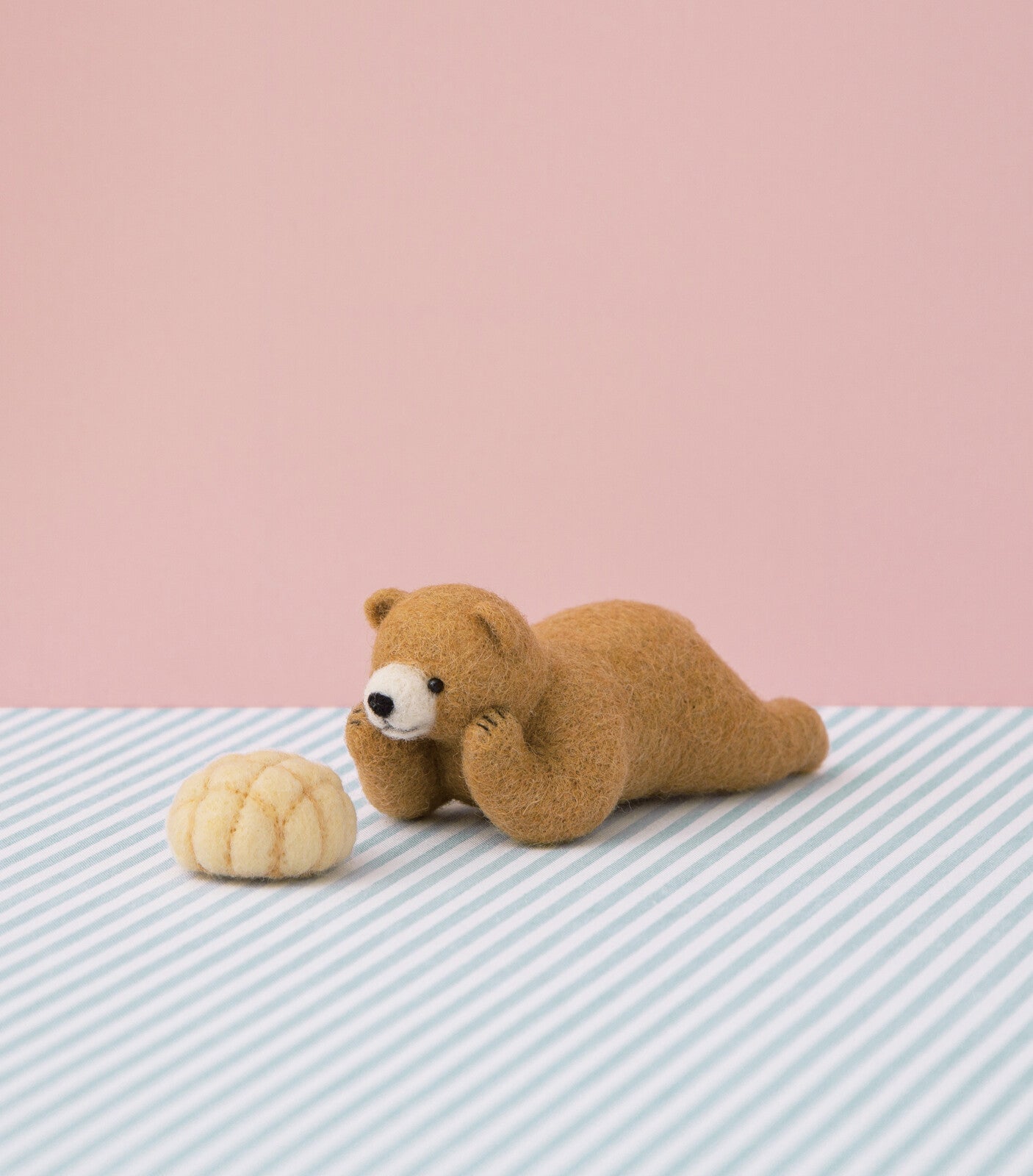 Hamanaka Needle Felting Kit - Bear with Melon Bread