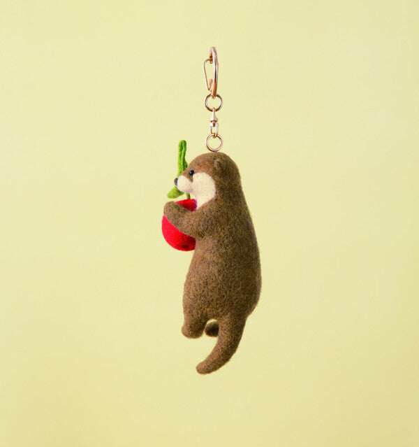 Hamanaka Needle Felting Kit - Otter with Cherry Keyring (English)