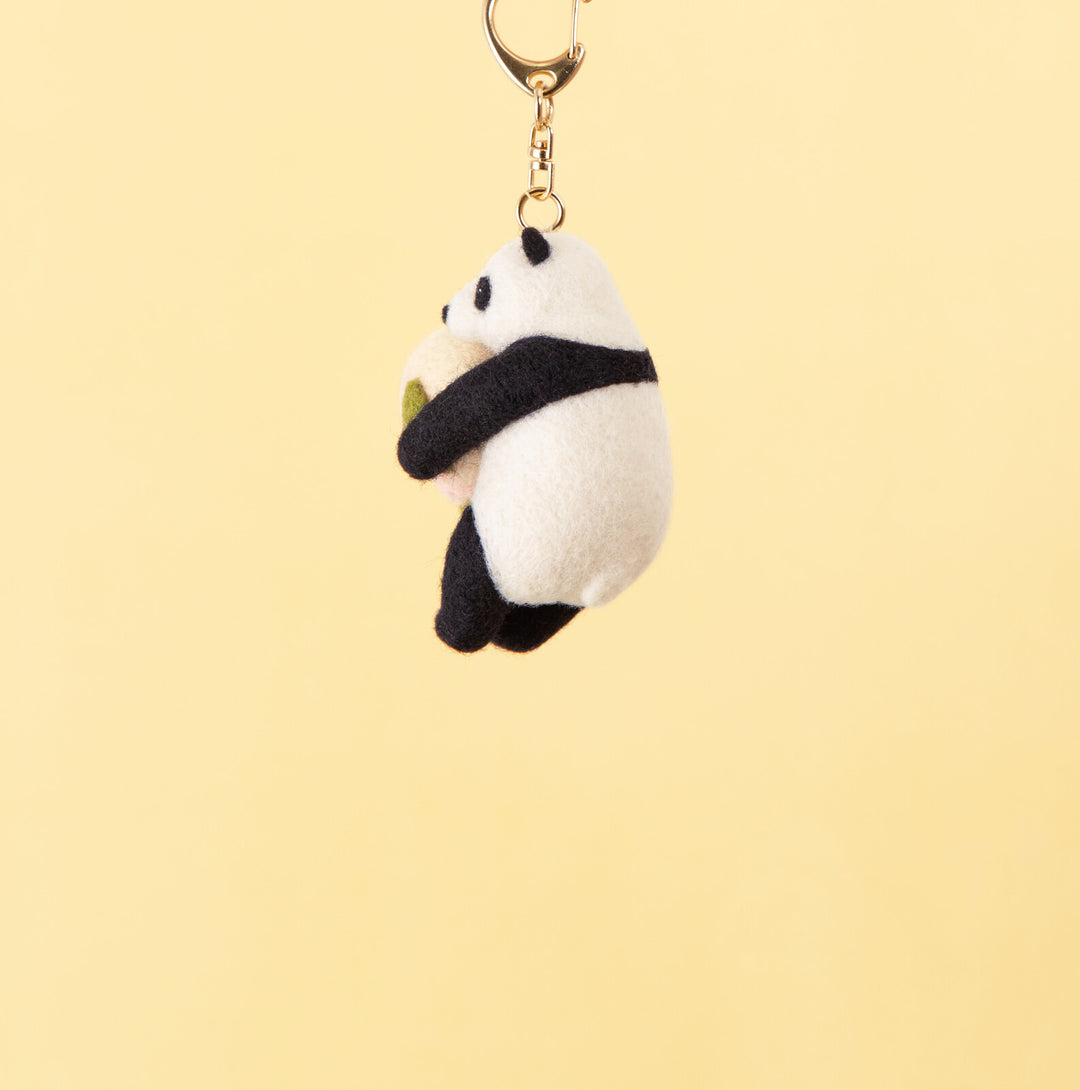 Hamanaka Needle Felting Kit - Panda with Peach Keyring