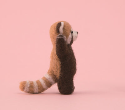 Hamanaka Aclaine Acrylic Fibre Needle Felting Kit - Red Panda Twins (English)