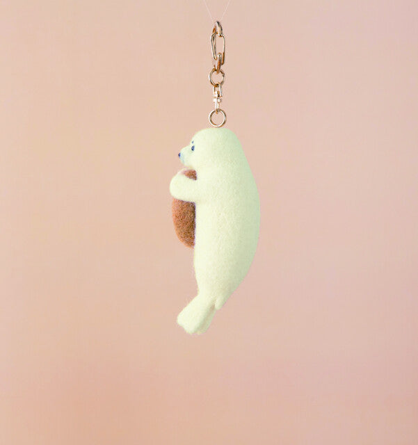 Hamanaka Needle Felting Kit - Seal with Donut Keyring (English)