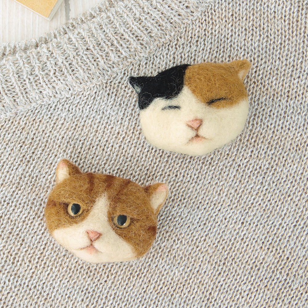 Hamanaka Needle Felting Kit - Calico & Grumpy Ginger Cat Brooches