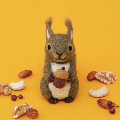 Hamanaka Needle Felting Kit - Bushy Tailed Squirrel