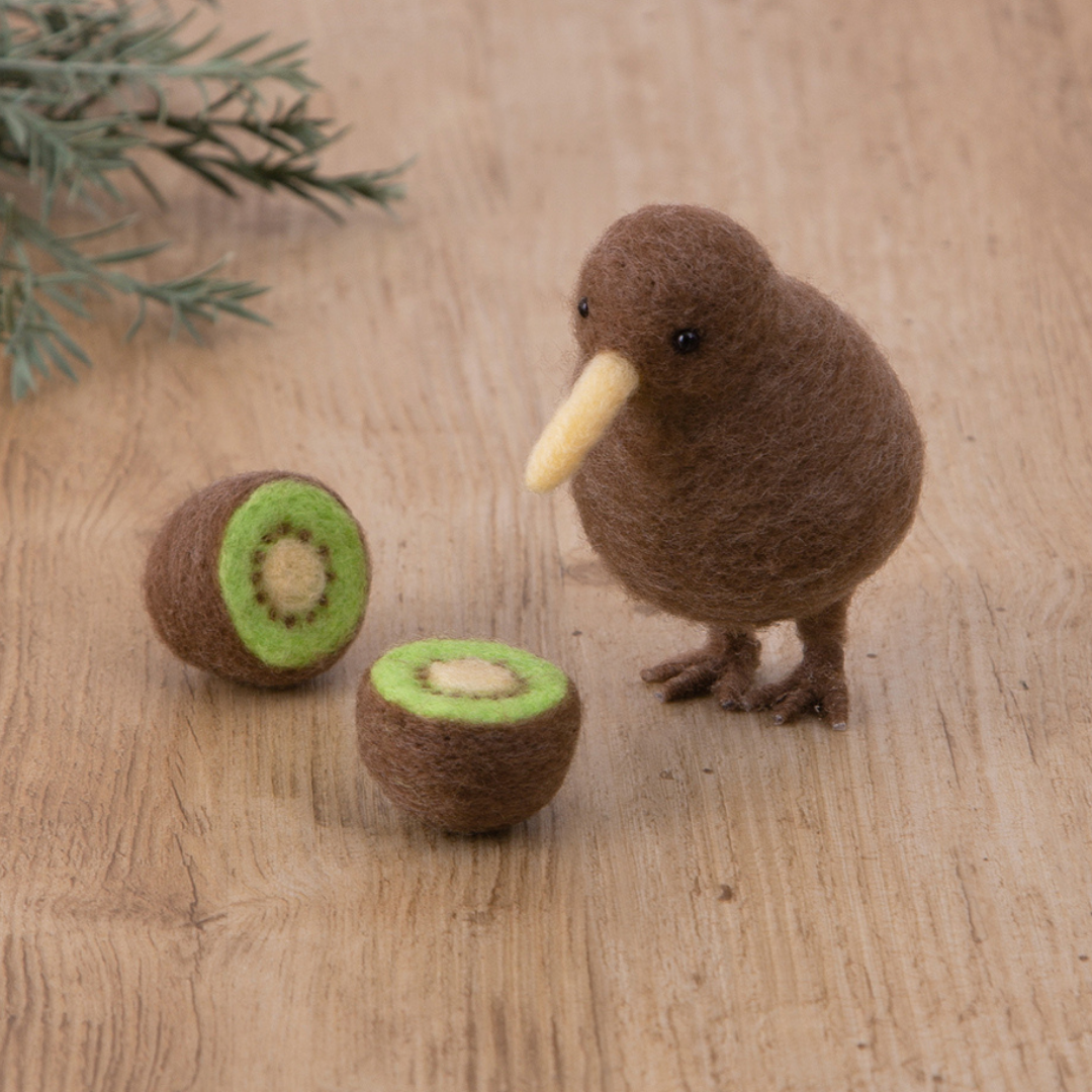 Hamanaka Aclaine Acrylic Fibre Needle Felting Kit - Kiwi Bird (English)