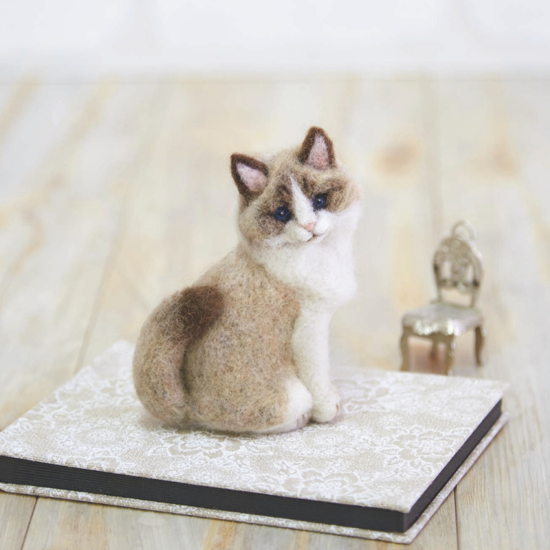 Hamanaka Needle Felting Kit - Ragdoll Cat (English)