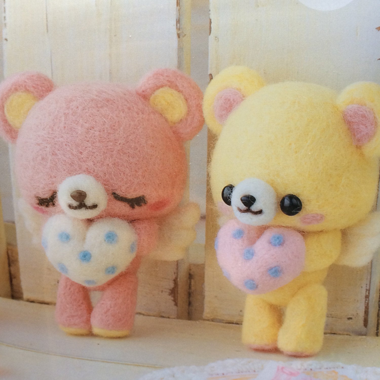 Hamanaka Needle Felting Kit - Bears with Hearts (English)